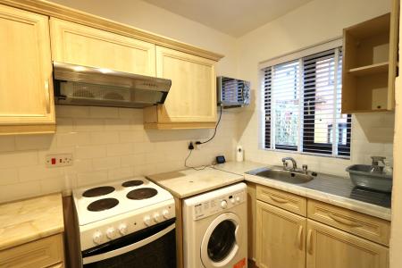 2 bedroom Semi-detached house to let in Crompton Street, Warwick, CV34