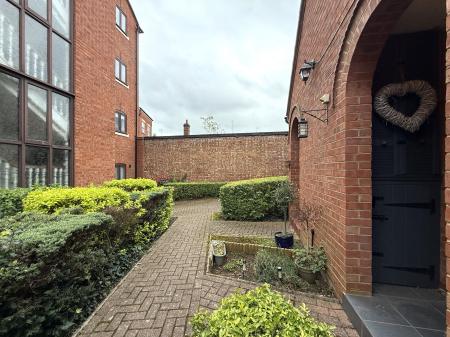 2 bedroom Semi-detached house to let in Crompton Street, Warwick, CV34