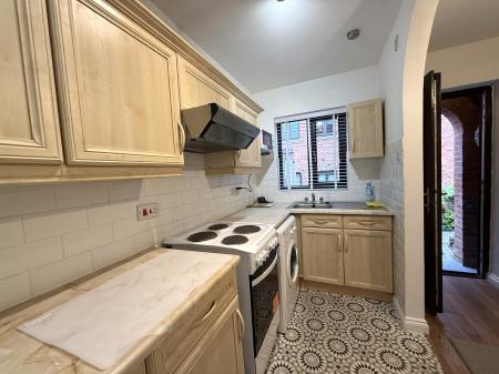 2 bedroom Semi-detached house to let in Crompton Street, Warwick, CV34