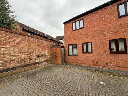 2 bedroom Semi-detached house to let in Crompton Street, Warwick, CV34