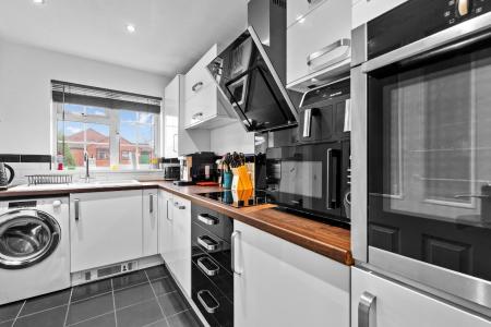 2 bedroom Semi-detached house for sale in Anderson Drive, Whitnash, Leamington Spa