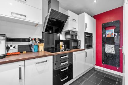 2 bedroom Semi-detached house for sale in Anderson Drive, Whitnash, Leamington Spa