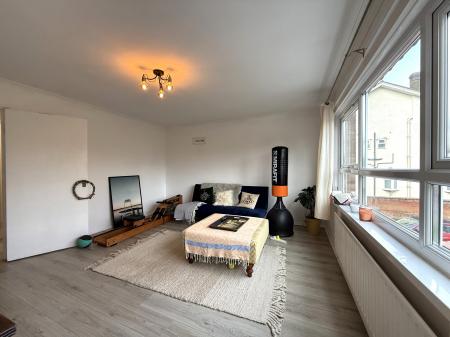 2 bedroom Flat to let in Kenilworth Road, Leamington Spa, CV32