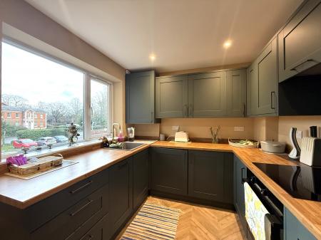 2 bedroom Flat to let in Kenilworth Road, Leamington Spa, CV32