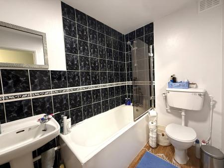 2 bedroom Flat to let in Kenilworth Road, Leamington Spa, CV32