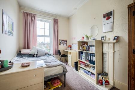 6 bedroom Terraced House to let in Abbey Hill, Kenilworth, CV8