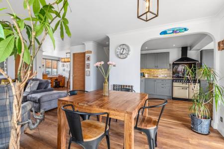 3 bedroom Semi-detached house for sale in Alderman Way, Weston Under Wetherley, Leamington Spa