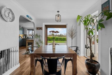 3 bedroom Semi-detached house for sale in Alderman Way, Weston Under Wetherley, Leamington Spa