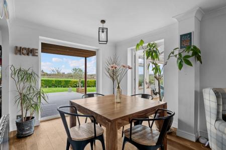 3 bedroom Semi-detached house for sale in Alderman Way, Weston Under Wetherley, Leamington Spa