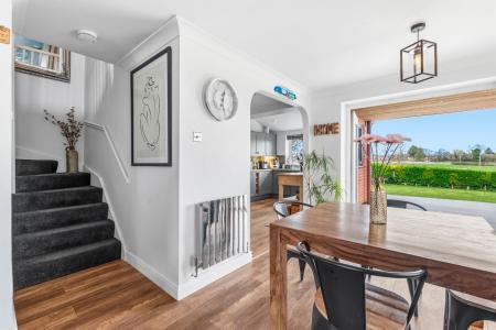 3 bedroom Semi-detached house for sale in Alderman Way, Weston Under Wetherley, Leamington Spa