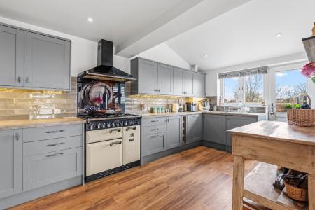 3 bedroom Semi-detached house for sale in Alderman Way, Weston Under Wetherley, Leamington Spa