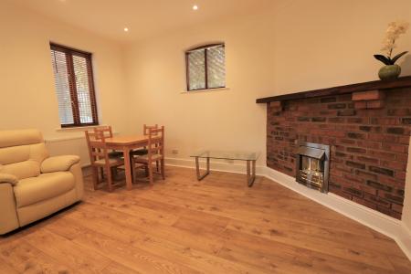 2 bedroom Flat to let in Lillington Avenue, Leamington Spa, CV32