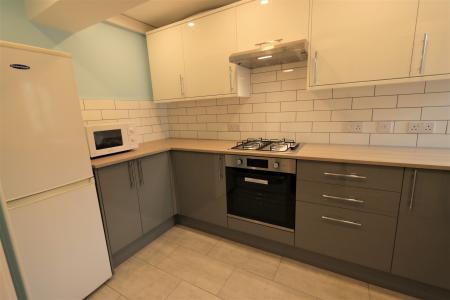 2 bedroom Flat to let in Lillington Avenue, Leamington Spa, CV32