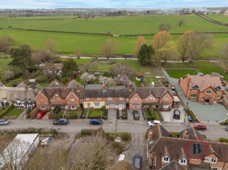 3 bedroom Terraced House for sale in Eathorpe, Leamington Spa