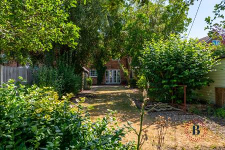 3 bedroom Terraced House for sale in Eathorpe, Leamington Spa