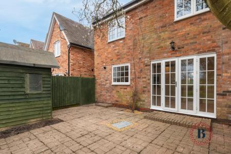 3 bedroom Terraced House for sale in Eathorpe, Leamington Spa