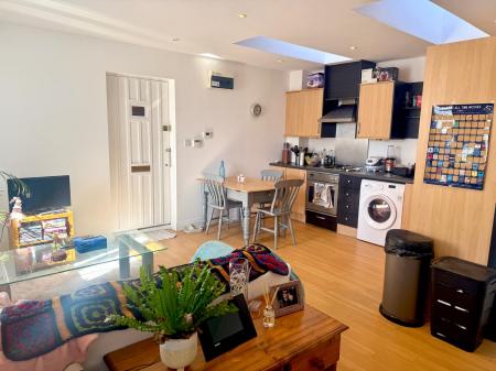 1 bedroom Flat to let in Marne Close, Warwick, CV34