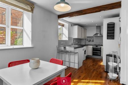 2 bedroom Apartment for sale in Albert Street, Warwick