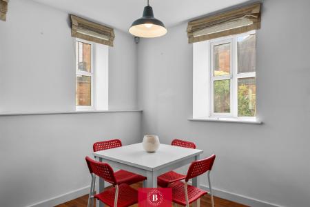 2 bedroom Apartment for sale in Albert Street, Warwick