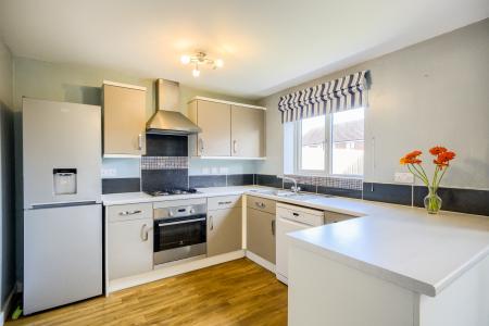 3 bedroom Detached house to let in Lancaster Way, Whitnash, CV31