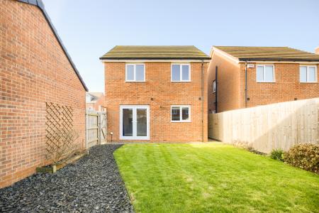 3 bedroom Detached house to let in Lancaster Way, Whitnash, CV31