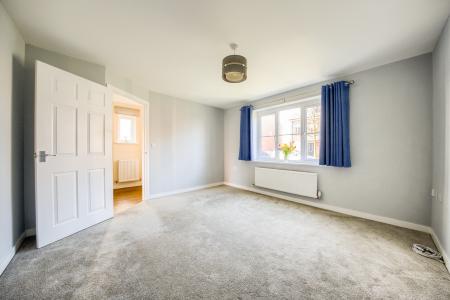 3 bedroom Detached house to let in Lancaster Way, Whitnash, CV31