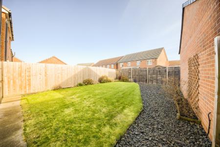 3 bedroom Detached house to let in Lancaster Way, Whitnash, CV31