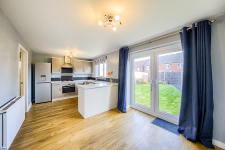 3 bedroom Detached house to let in Lancaster Way, Whitnash, CV31