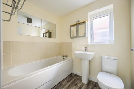 3 bedroom Detached house to let in Lancaster Way, Whitnash, CV31