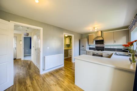 3 bedroom Detached house to let in Lancaster Way, Whitnash, CV31