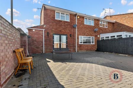 4 bedroom End of terrace house for sale in Rowley Road, Whitnash, Leamington Spa