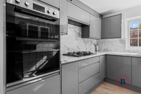 4 bedroom End of terrace house for sale in Rowley Road, Whitnash, Leamington Spa