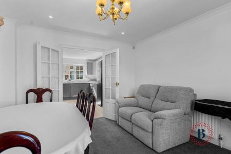 4 bedroom End of terrace house for sale in Rowley Road, Whitnash, Leamington Spa