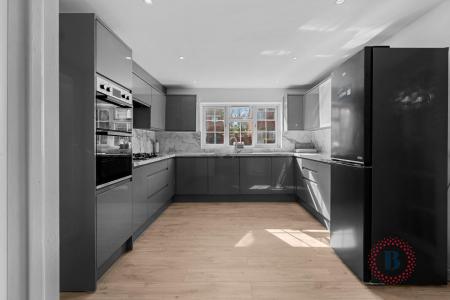 4 bedroom End of terrace house for sale in Rowley Road, Whitnash, Leamington Spa