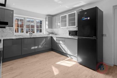 4 bedroom End of terrace house for sale in Rowley Road, Whitnash, Leamington Spa