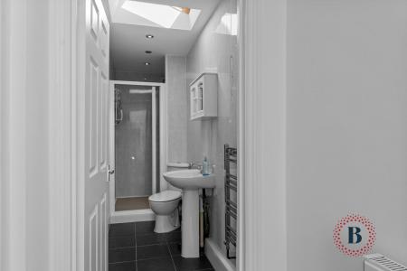 4 bedroom End of terrace house for sale in Rowley Road, Whitnash, Leamington Spa