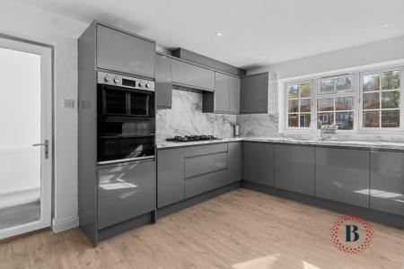 4 bedroom End of terrace house for sale in Rowley Road, Whitnash, Leamington Spa