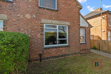 2 bedroom Semi-detached house for sale in Prospect Road, Leamington Spa