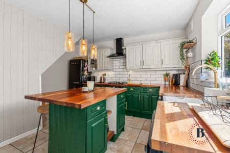2 bedroom Semi-detached house for sale in Prospect Road, Leamington Spa