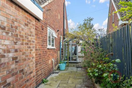 2 bedroom Semi-detached bungalow for sale in Court Close, Bishops Tachbrook, Leamington Spa