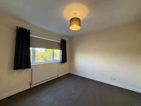 4 bedroom Semi-detached house to let in Roundshill, Kenilworth, CV8