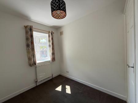 3 bedroom Semi-detached house to let in Roundshill, Kenilworth, CV8
