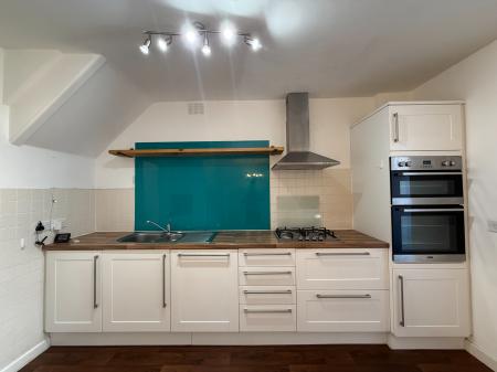 3 bedroom Semi-detached house to let in Roundshill, Kenilworth, CV8