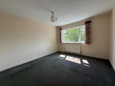 3 bedroom Semi-detached house to let in Roundshill, Kenilworth, CV8