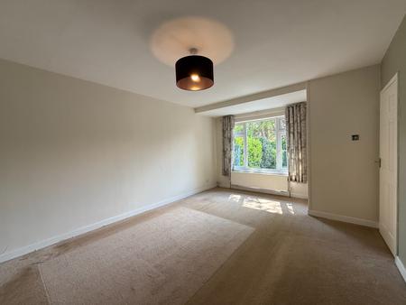 4 bedroom Semi-detached house to let in Roundshill, Kenilworth, CV8