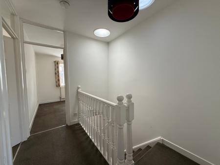 4 bedroom Semi-detached house to let in Roundshill, Kenilworth, CV8