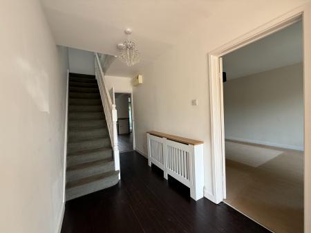 3 bedroom Semi-detached house to let in Roundshill, Kenilworth, CV8