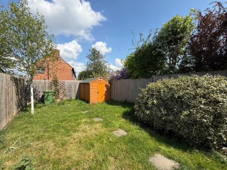 3 bedroom Semi-detached house to let in Roundshill, Kenilworth, CV8