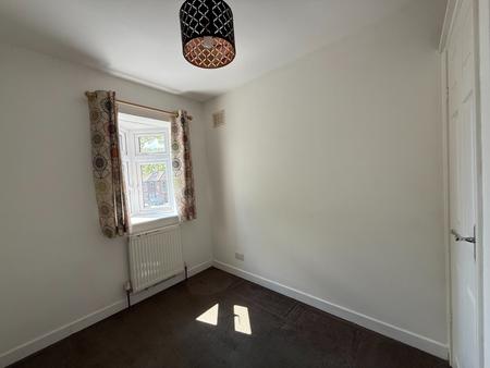 4 bedroom Semi-detached house to let in Roundshill, Kenilworth, CV8