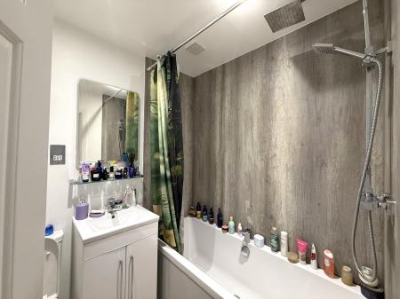 1 bedroom Flat to let in Bell Court, The Maltings, Lillington Ave, Leamington Spa, CV32